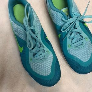 NIKE // Tennis Shoes